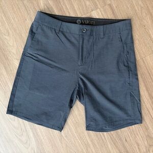 Vuori Aim Shorts in Navy